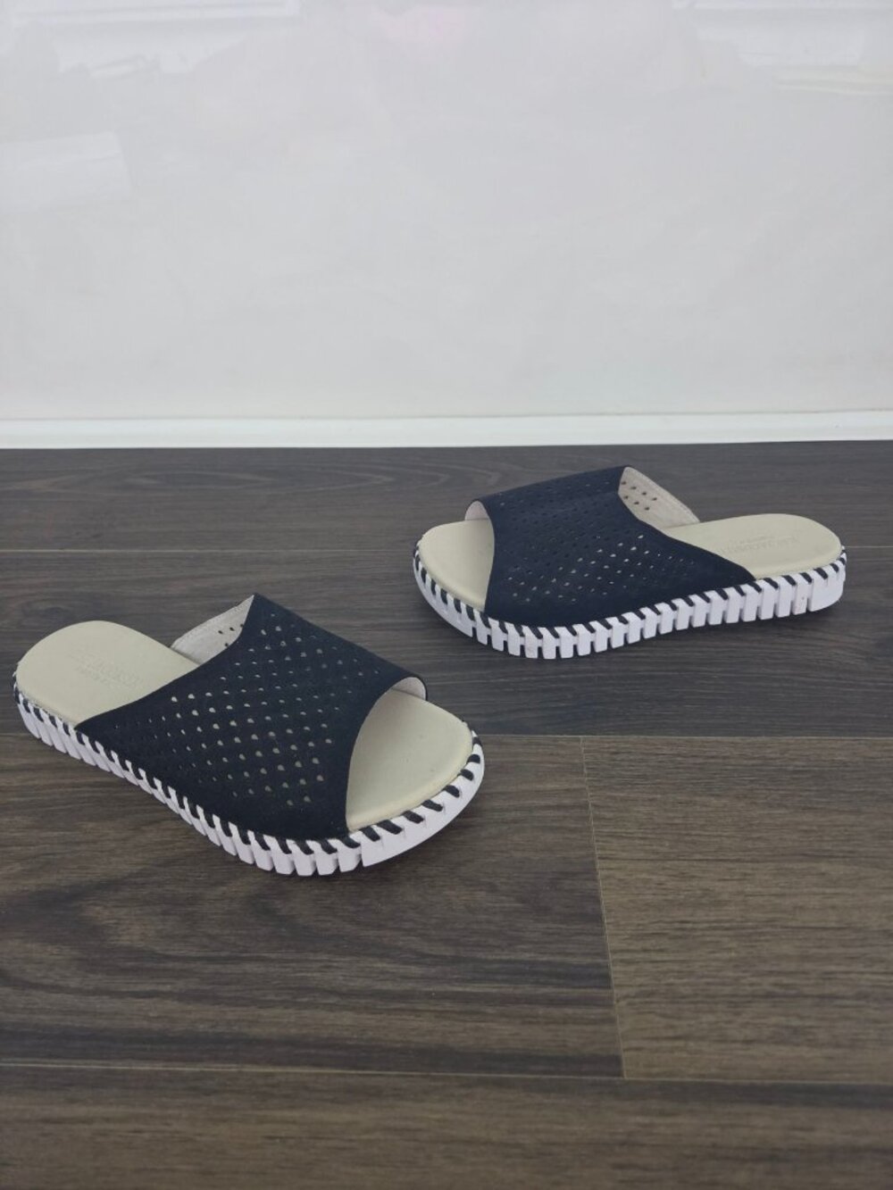 💙 Ilse Jacobsen Hornbaek Black Leather Perforated Size 36-5'5/6 Slide Sandals